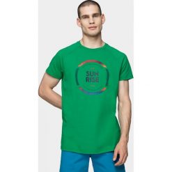 T-shirt męski TSM610 - zielony - Outhorn. Zielone koszulki męskie Outhorn, m, bez wzorów, bez kołnierzyka. W wyprzedaży za 29,99 zł.
