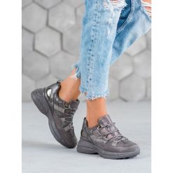 BUTY SPORTOWE Z BROKATEM. Buty sportowe damskie MUTO, bez wzorów, z zamszu, sportowe. Za 83,90 zł.