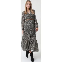 Czarna Sukienka Fintone. Czarne sukienki damskie Born2be, na co dzień, s, w paski, z okrągłym kołnierzem, z długim rękawem, długie, maxi, rozkloszowane. Za 139,99 zł.