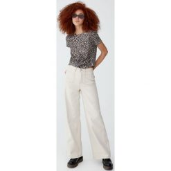 Bluzka z krótkim rękawem i węzłem. Czarne koszulki damskie marki Pull&Bear, bez wzorów, bez kołnierzyka. Za 49,90 zł.