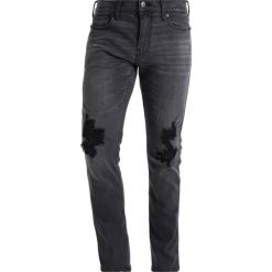 Hollister Co. EXTSKNY BLACK DESTROY ADV Jeansy Slim Fit washed black. Czarne rurki męskie Hollister Co. W wyprzedaży za 161,85 zł.
