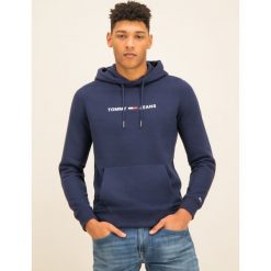 Bluza Tommy Jeans Tjm Straight Small Logo DM0DM07622. Niebieskie bluzy męskie Tommy Jeans, s, bez wzorów, z bawełny, bez kołnierzyka, bez rękawów, bez kaptura. W wyprzedaży za 299,00 zł.