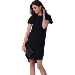 Sukienka w kolorze czarnym. Czarne sukienki damskie Modne letnie stylizacje, na co dzień, xs, bez wzorów, z okrągłym kołnierzem, bez rękawów, midi, asymetryczne. W wyprzedaży za 109,95 zł.