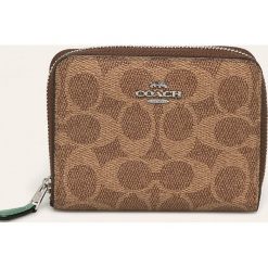 Coach - Portfel. Pomarańczowe portfele damskie Coach, bez wzorów, ze skóry ekologicznej. Za 399,90 zł.