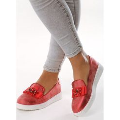 Czerwone Lordsy Dotson. Czerwone lordsy damskie Multu, bez obcasa. Za 39,99 zł.