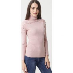 Różowy Golf Annora. Różowe swetry damskie Born2be, xl, bez wzorów, z dzianiny, klasyczne, z długim rękawem, długie, bez kaptura. Za 99,99 zł.