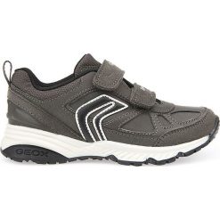 Sneakersy "Bernie" w kolorze szaro-czarnym. Czarne trampki chłopięce marki geox kids, z gumy. W wyprzedaży za 125,95 zł.