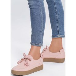 Różowe Creepersy Light & Delicate. Różowe półbuty damskie vices, bez wzorów, bez obcasa, bez zapięcia. Za 49,99 zł.