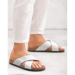Srebrne Klapki Whoosh. Szare klapki damskie Born2be, bez wzorów, bez obcasa, na płaskiej podeszwie. Za 59,99 zł.