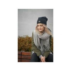 CZAPKA ZIMOWA BASIC KRASNAL DŁUGA. Szare czapki damskie Lucas brondel, na zimę, z aplikacjami, z elastanu. Za 39,00 zł.