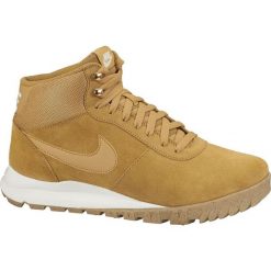 Nike buty Hoodland Suede Shoe Brown 45. Brązowe buty zimowe sportowe męskie Nike, za kostkę, bez zapięcia. W wyprzedaży za 339,00 zł.