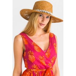 KAPELUSZ twinset. Pomarańczowe kapelusze damskie Twinset, z aplikacjami, z materiału. Za 369,00 zł.