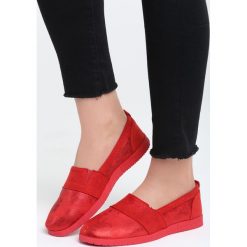 Czerwone Slip On Trey Day. Czerwone trampki i tenisówki damskie Born2be, w paski, z paskami. Za 39,99 zł.