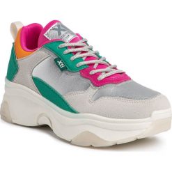 Sneakersy XTI - 49277 Plata. Szare półbuty damskie Xti, bez wzorów, ze skóry ekologicznej, bez obcasa, na płaskiej podeszwie, bez zapięcia. W wyprzedaży za 189,00 zł.