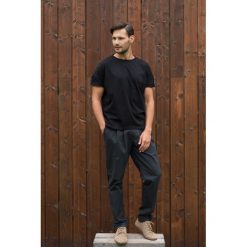 T-shirt oversize z kieszonką Soulful czarny. Czarne t-shirty męskie Veva, na zimę, s, z aplikacjami, bez kołnierzyka. Za 79,00 zł.