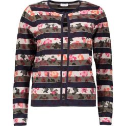 Kardigan w kolorze oliwkowo-granatowo-różowym. Różowe kardigany damskie marki Gerry Weber, w paski. W wyprzedaży za 135,95 zł.
