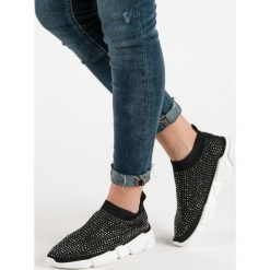 TEKSTYLNE BUTY SPORTOWE Z KRYSZTAŁKAMI. Buty sportowe damskie Merg, bez wzorów, sportowe. Za 89,90 zł.