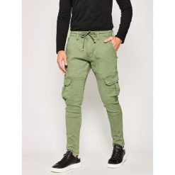 Joggery Pepe Jeans Jones PM211355. Czarne jeansy męskie Pepe Jeans, m, bez wzorów, z elastanu. W wyprzedaży za 299,00 zł.