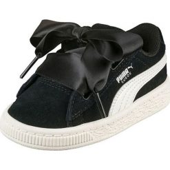 Skórzane sneakersy "Suede Heart" w kolorze czarnym. Czarne trampki dziewczęce Puma, w paski, ze skóry, z paskami. W wyprzedaży za 107,95 zł.