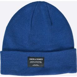 Jack & Jones - Czapka. Niebieskie czapki zimowe męskie marki Jack & Jones, na zimę, z dzianiny. W wyprzedaży za 24,90 zł.