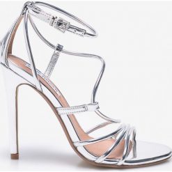 Steve Madden - Sandały Smith. Szare sandały damskie marki Steve Madden, z materiału, na obcasie. W wyprzedaży za 299,90 zł.