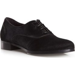 Buty damskie. Czarne mokasyny damskie Wittchen, bez wzorów, ze skóry, eleganckie, bez obcasa, bez zapięcia. W wyprzedaży za 254,91 zł.
