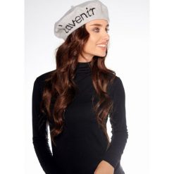 Beret l'avenir jasnoszary. Szare berety damskie Lemoniade, z napisami, z wełny. Za 99,90 zł.