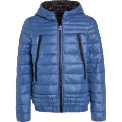 Sisley Kurtka zimowa blue. Niebieskie kurtki dziewczęce marki Sisley, na zimę, z materiału. W wyprzedaży za 174,30 zł.