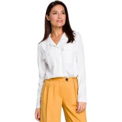 Bluzka koszulowa z kieszeniami - ecru. Bluzki damskie Style, s, bez wzorów, z elastanu, klasyczne, ze stójką, bez rękawów. W wyprzedaży za 149,00 zł.