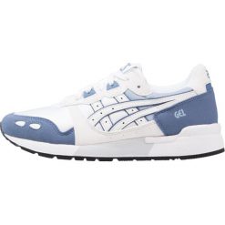 Asics Tiger GELLYTE Tenisówki i Trampki pigeon blue/white. Niebieskie trampki i tenisówki damskie marki Asics Tiger, z tworzywa sztucznego. W wyprzedaży za 335,20 zł.