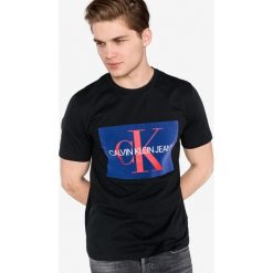 Calvin Klein Koszulka Czarny. Czarne podkoszulki męskie Calvin Klein, l, z nadrukiem, z bawełny, bez kołnierzyka, krótkie. Za 240,95 zł.