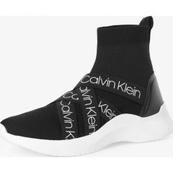 Calvin Klein - Tenisówki damskie – Umney, czarny. Czarne trampki i tenisówki damskie Calvin Klein, w paski, z paskami. Za 549,95 zł.