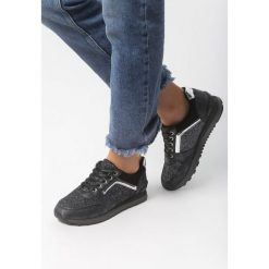 Czarne Buty Sportowe Take a Look. Czarne buty sportowe damskie Born2be, bez wzorów, z tkaniny, sportowe. Za 79,99 zł.