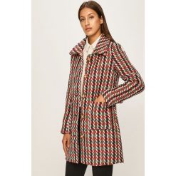Glamorous - Płaszcz. Czerwone kurtki damskie Glamorous, s, z elastanu. W wyprzedaży za 359,90 zł.