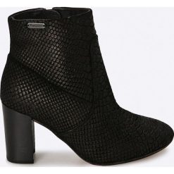 Pepe Jeans - Botki Dylan. Czarne buty zimowe damskie marki Pepe Jeans, z jeansu, z okrągłym noskiem, na obcasie. W wyprzedaży za 199,90 zł.