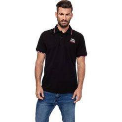 Koszulka polo w kolorze czarnym. Koszulki męskie Lonsdale, Kangol. W wyprzedaży za 59,95 zł.