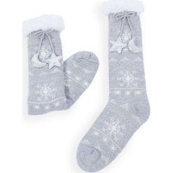 Etam - Kapcie. Szare kapcie damskie Etam, z materiału. W wyprzedaży za 49,90 zł.