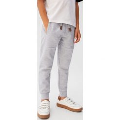 Mango Kids - Spodnie dziecięce Roland 110-164 cm. Szare spodnie chłopięce Mango Kids, bez wzorów, z bawełny, casualowe. W wyprzedaży za 49,90 zł.
