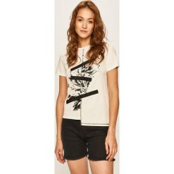 Desigual - T-shirt. Białe bluzki damskie Desigual, s, z nadrukiem, z bawełny, z okrągłym kołnierzem. W wyprzedaży za 99,90 zł.