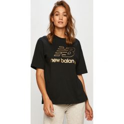 New Balance - T-shirt. Czarne bluzki damskie New Balance, s, z nadrukiem, z bawełny, casualowe, z okrągłym kołnierzem, z krótkim rękawem. Za 129,90 zł.