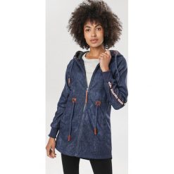 Granatowa Bluza Caliete. Niebieskie bluzy damskie Born2be, s, bez wzorów, bez rękawów, bez kaptura. Za 89,99 zł.