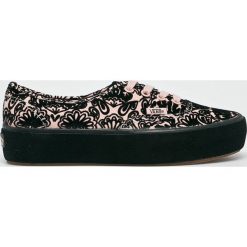 Vans - Tenisówki. Różowe trampki i tenisówki damskie Vans, bez wzorów, z gumy, na sznurówki. W wyprzedaży za 259,90 zł.