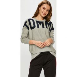 Tommy Hilfiger - Sweter. Szare swetry klasyczne damskie marki TOMMY HILFIGER, s, z bawełny, z okrągłym kołnierzem. W wyprzedaży za 399,90 zł.