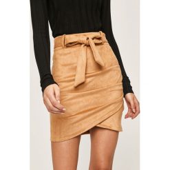 Answear - Spódnica. Żółte spódniczki damskie ANSWEAR, s, z poliesteru, casualowe, z podwyższonym stanem, mini, proste. Za 119,90 zł.