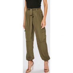 Missguided - Spodnie x Carli Bybel. Brązowe spodnie damskie marki Missguided, z haftami, z poliesteru, casualowe. W wyprzedaży za 149,90 zł.