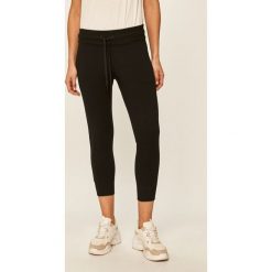 Dkny - Spodnie. Czarne spodnie damskie DKNY, s, z nadrukiem, z bawełny. W wyprzedaży za 239,90 zł.