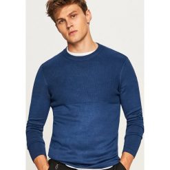 Sweter ze ściągaczową górą - Niebieski. Niebieskie swetry klasyczne męskie marki Reserved, l. W wyprzedaży za 59,99 zł.