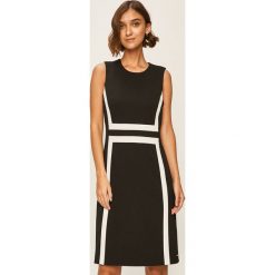 Calvin Klein - Sukienka. Czarne sukienki damskie Calvin Klein, na co dzień, z aplikacjami, z elastanu, casualowe, z okrągłym kołnierzem, bez rękawów, mini, proste. Za 849,90 zł.