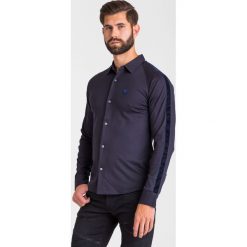 KOSZULA EMPORIO ARMANI. Niebieskie koszule męskie Emporio Armani, xl, z aplikacjami, z materiału, z klasycznym kołnierzykiem, bez rękawów. Za 989,00 zł.