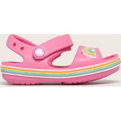Crocs - Sandały dziecięce. Fioletowe sandały dziewczęce Crocs, z materiału, bez zapięcia. Za 129,90 zł.